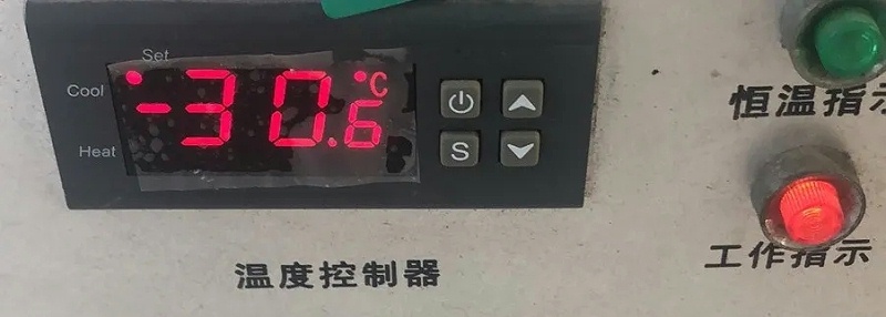 自粘聚合物改性瀝青防水卷材